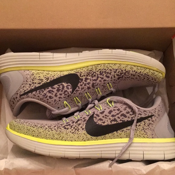 nike free distance shield